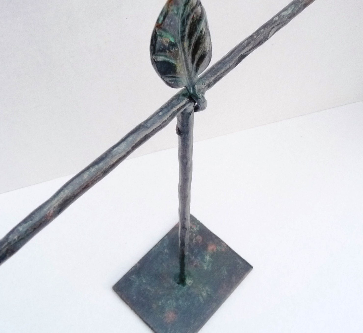 MOXIE METAL Leaf Necklace Holder 2 - 12x15 inches