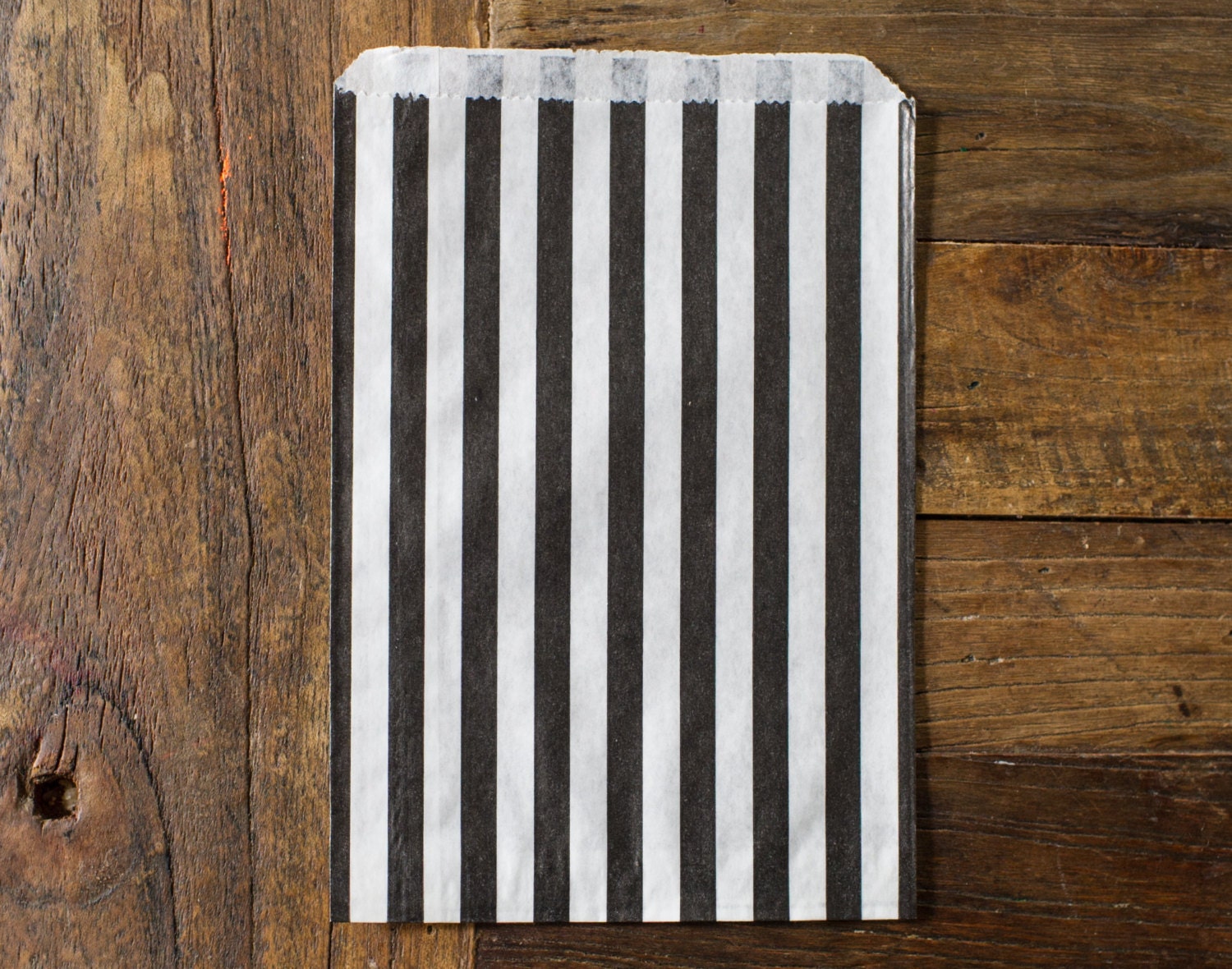 100 striped bags - 5 X 7 - candy, treat, or gift - black and white