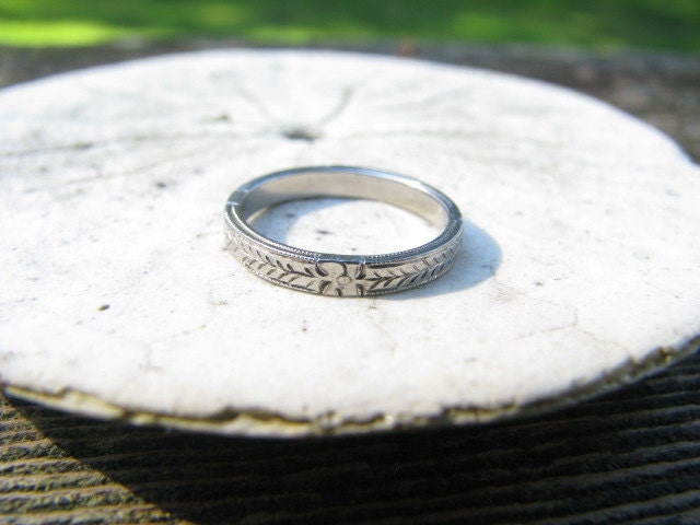 Sweetest Engraved Art Deco 18K Baby or Child's Ring - Famous Maker Belais Brothers - Excellent Condition - Flower Eternity Design