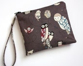 Zip and Go Owl WRISTLET