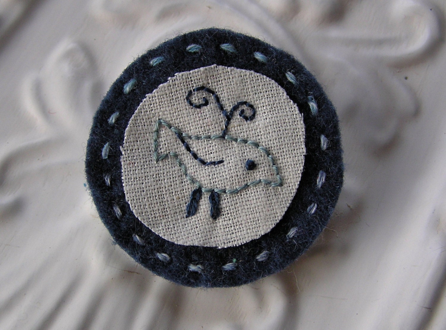 Embroidered Felt Circle Pin - Felt and Linen Brooch - Chirpy - Tiny Blue Bird Petite Brooch