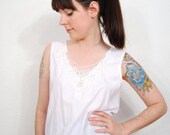 vintage 1980s / white / lace / beaded / pearl / minimalist / tank / blouse / size S-M