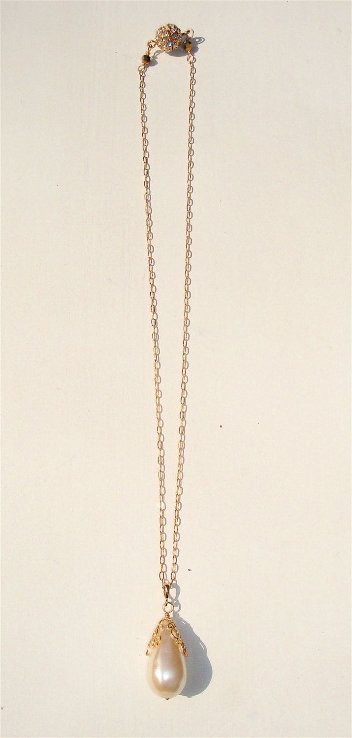 Glorious teardrop pearl and matte gold necklace