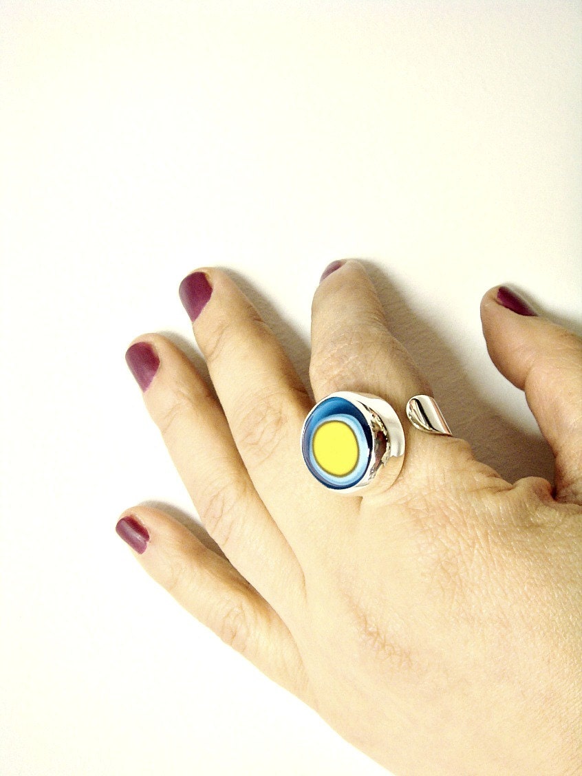 Silver Glass Adjustable Ring Round shape of Blue Yellow colors