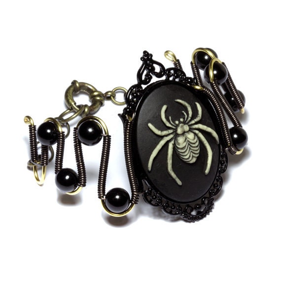 Steampunk Goth Jewelry - Bracelet - Spider Cameo