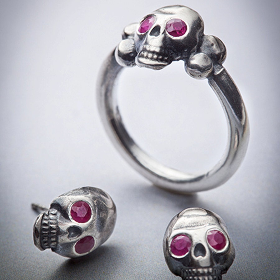 DANSE MACABRE SET of skull ring and skull studs with ruby eyes