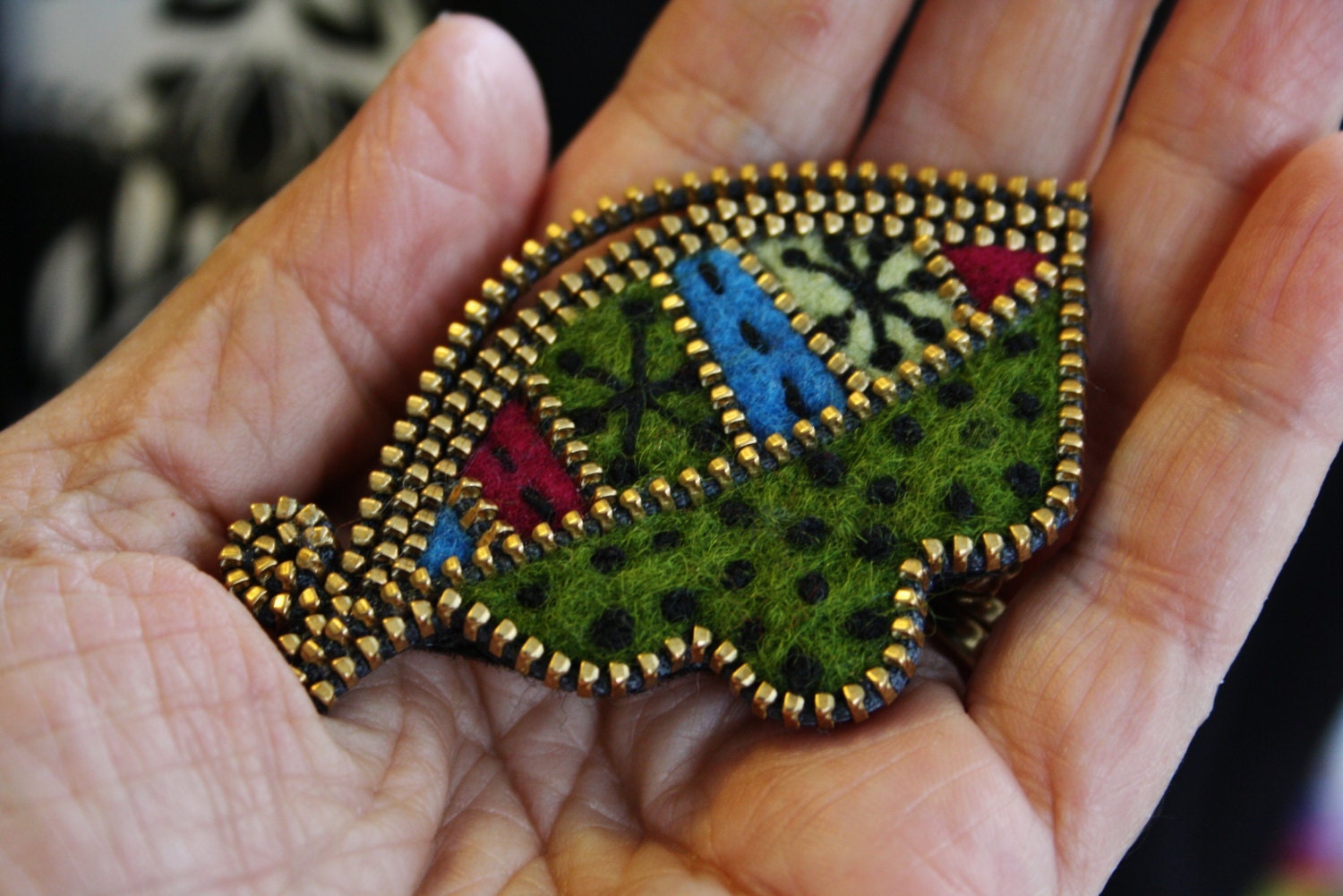 Felt and zipper  leaf brooch