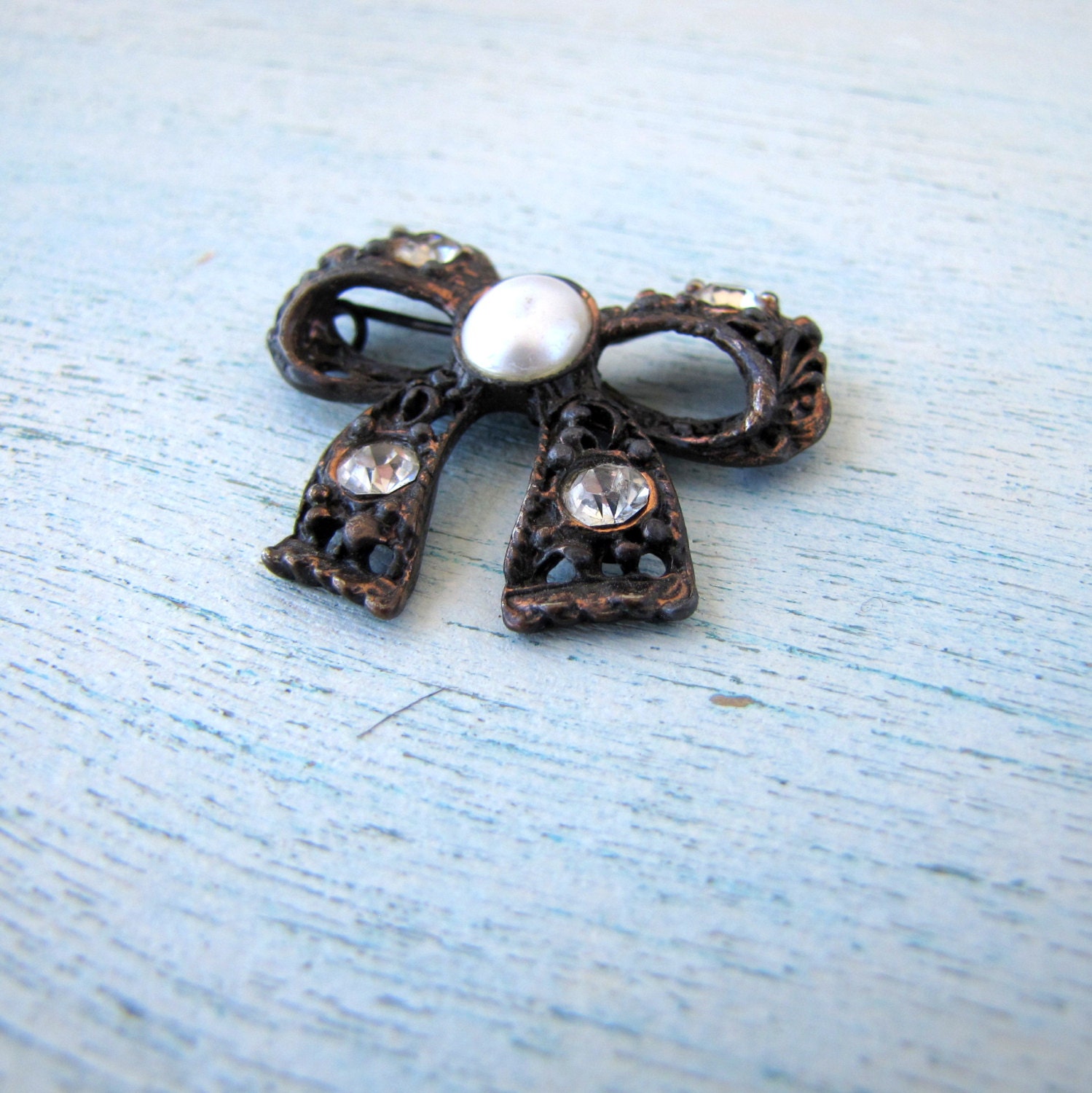 Vintage Bow  Brooch