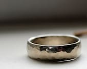 6mm Hammered White Gold Wedding Band - Unisex, Men, Women