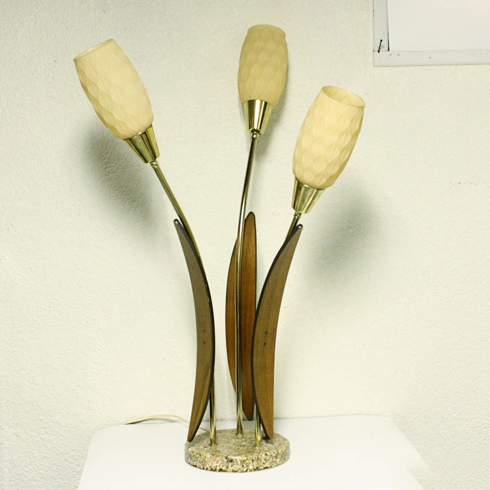 Vintage lamp - table lamp - cattail lamp - glass shades - 3 stem - 3 way switch - table lamp - cat tail lamp