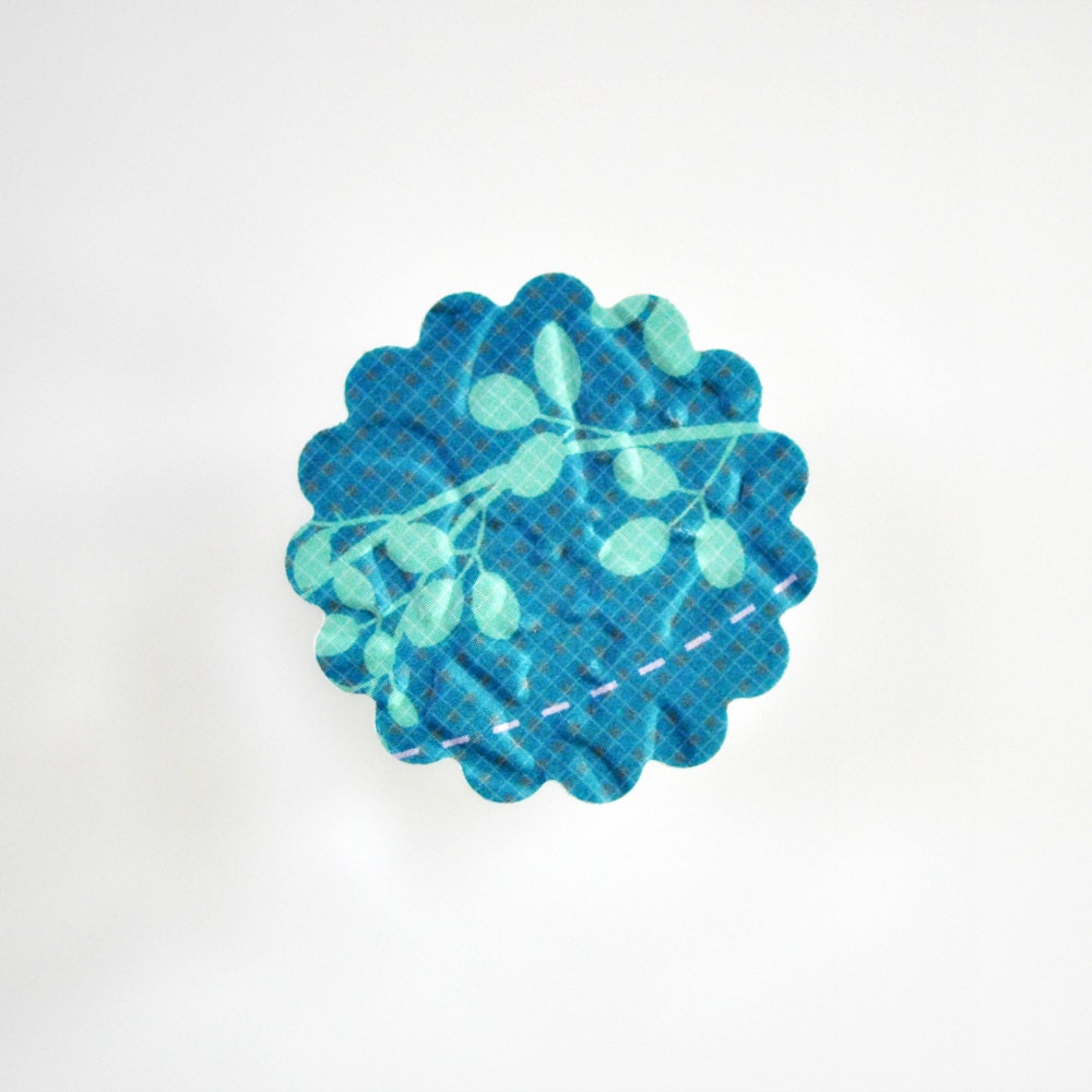 15 Spring Garden Scalloped Floral Circle Stickers Seals Embossed