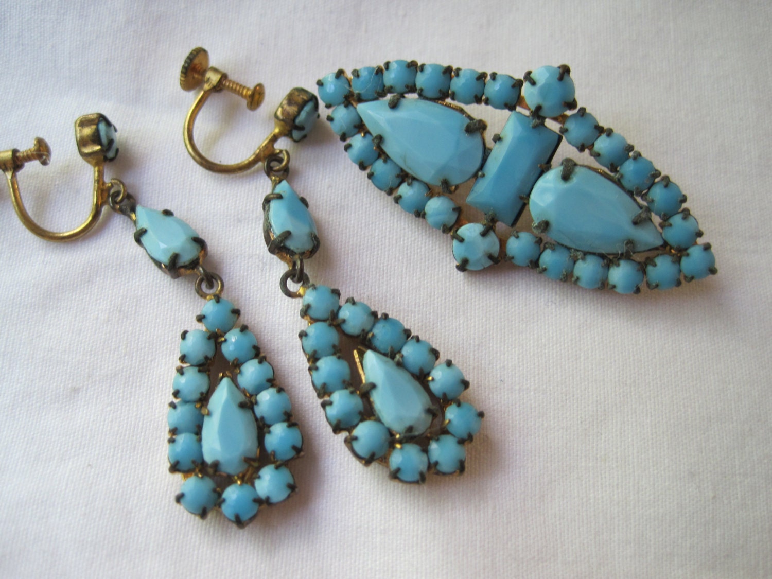 Vintage Turquoise Glass Jewelry Set - Brooch and Earrings - Czech Glass