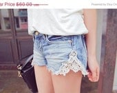 ON SALE Hailey. vintage lace pocket shorts. boho. summer.