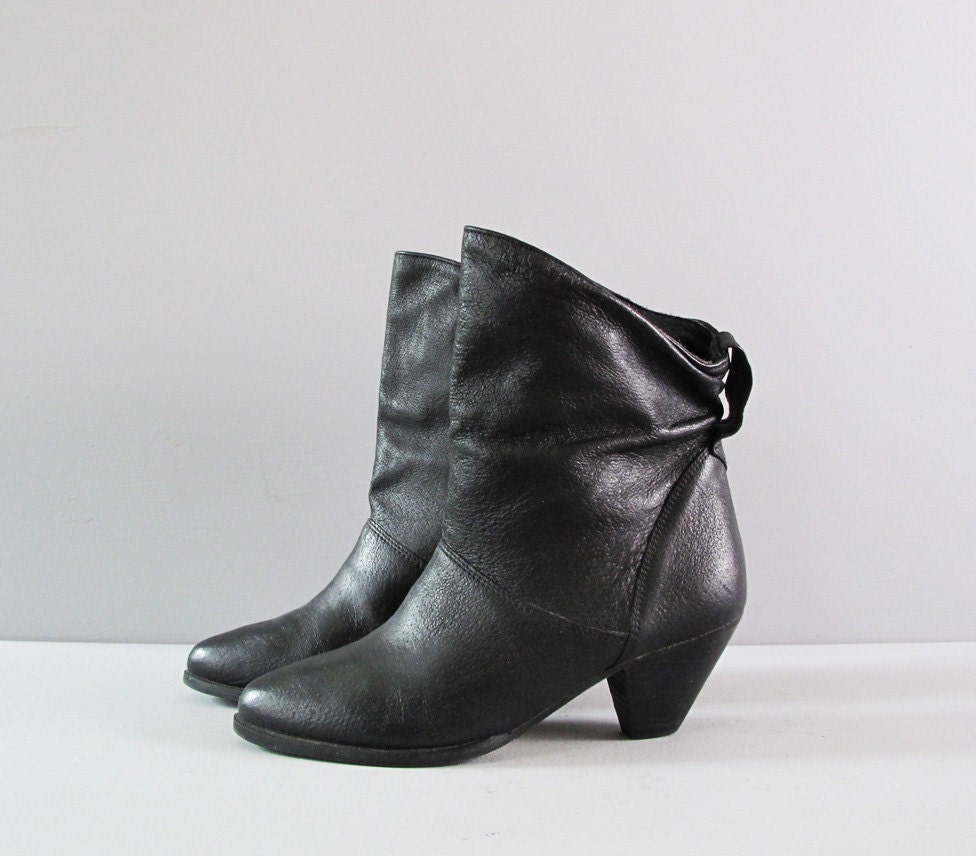 1980s vintage black LEATHER mid heel short boots 5