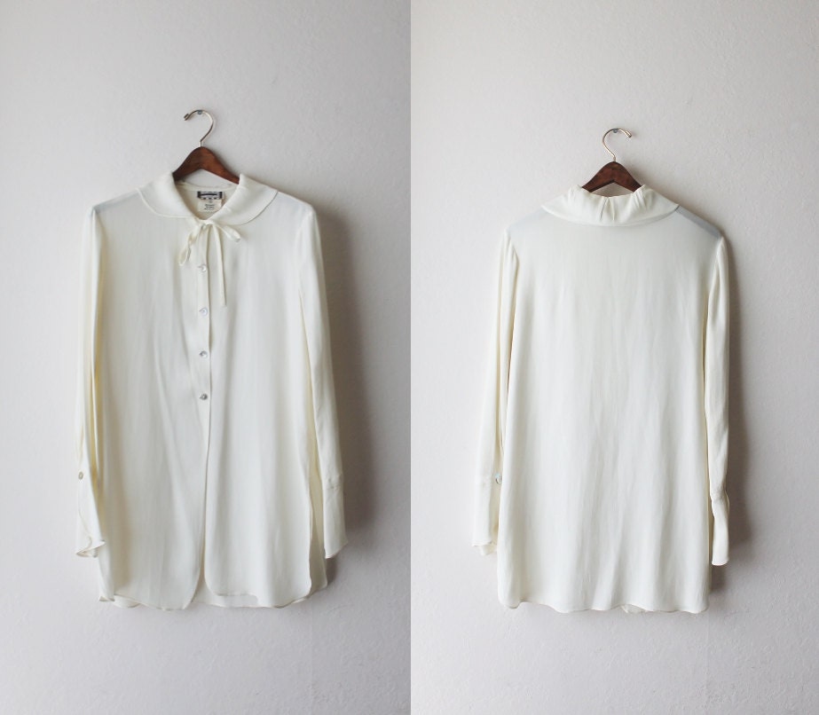 1990's Ivory Off White Peter Pan Collar Ascot Tunic Top Size Medium