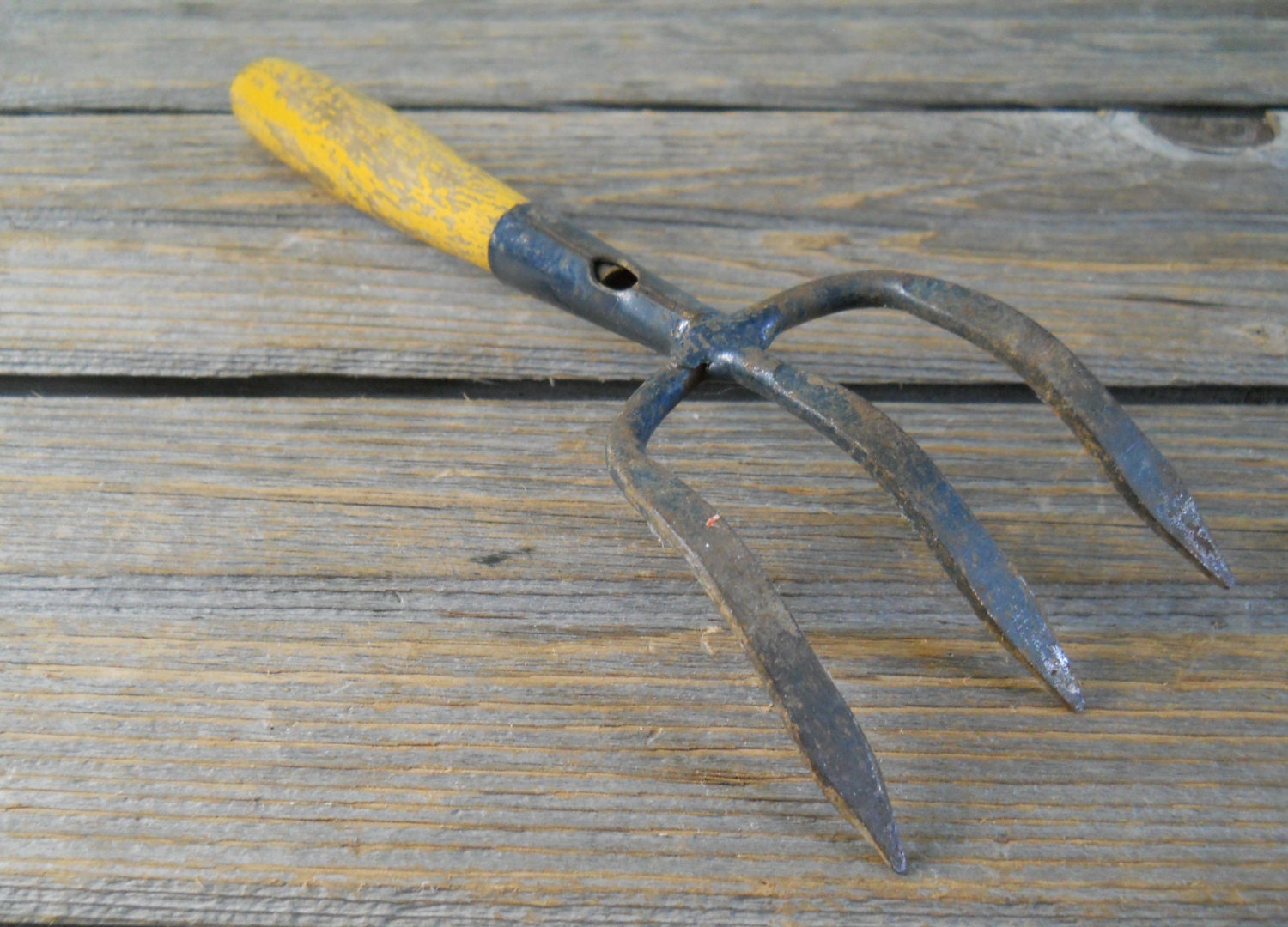 Vintage Gardex Garden Claw