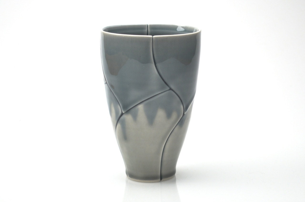 Medium Tumbler Grey Twisted Leaf Style