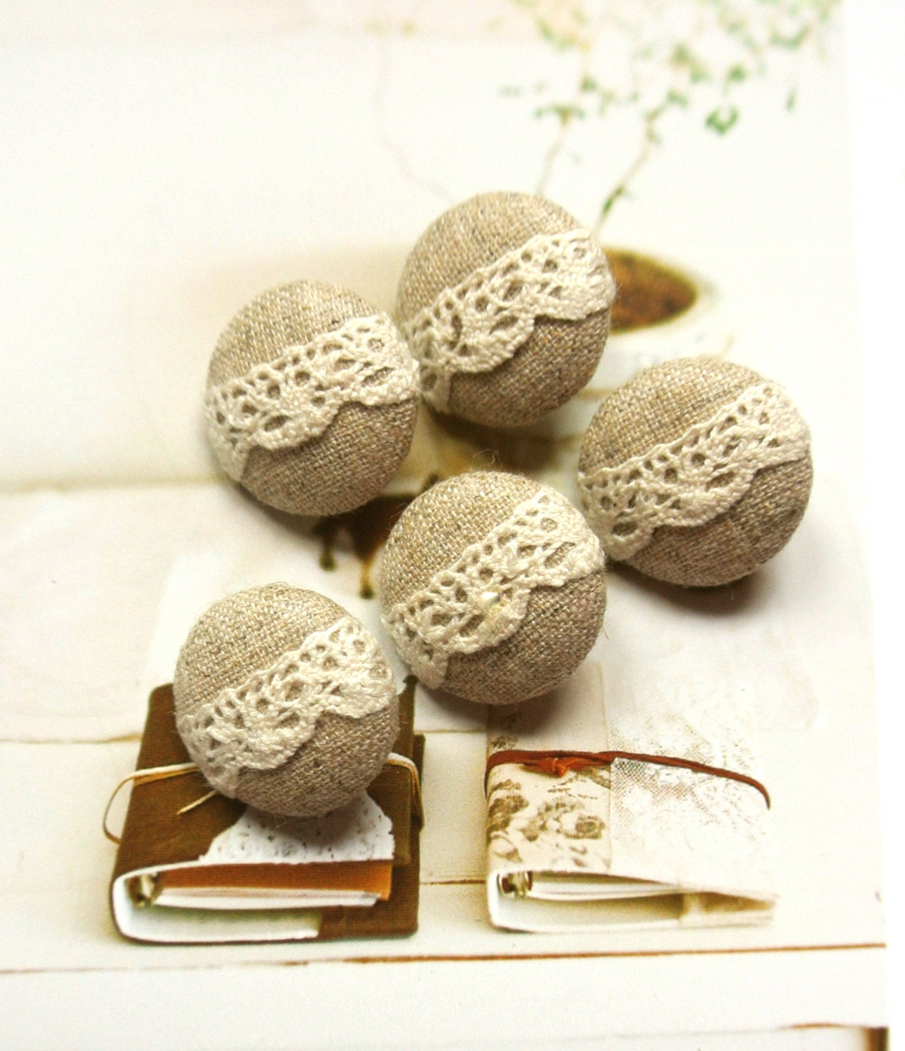 Handmade Fabric Buttons - Small Retro Beige Cream Floral Lace Handmade Fabric Buttons 0.75 Inches 5's