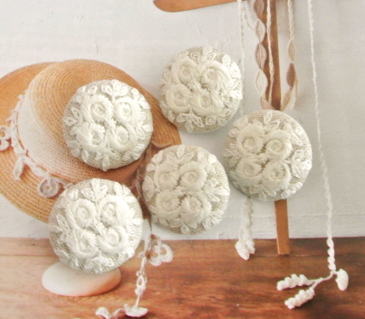 Handmade Fabric Buttons - Shabby Off White Cream Floral Flower Lace Fabric Covered Buttons 1.1 Inches 5's
