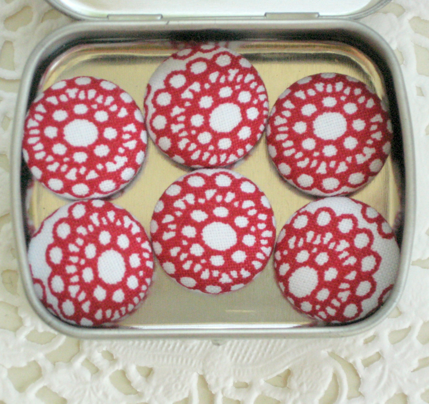 Lace Doilies. . .6 Fabric Magnets. Cranberry Red & White Doily. Decorator. Gift Tin