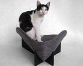Midcentury mod cat bed in grey black weave