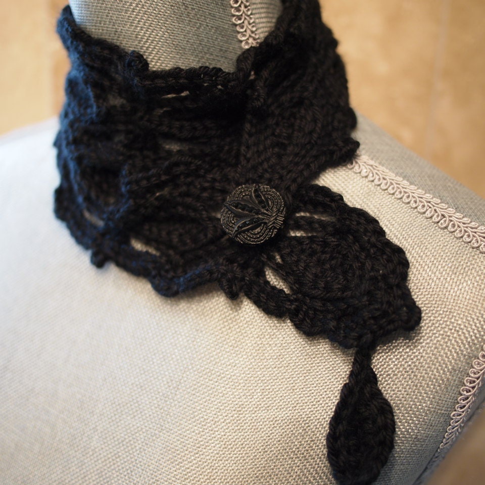 Black Victorian Inspired Leaf Motif Necklace Scarf