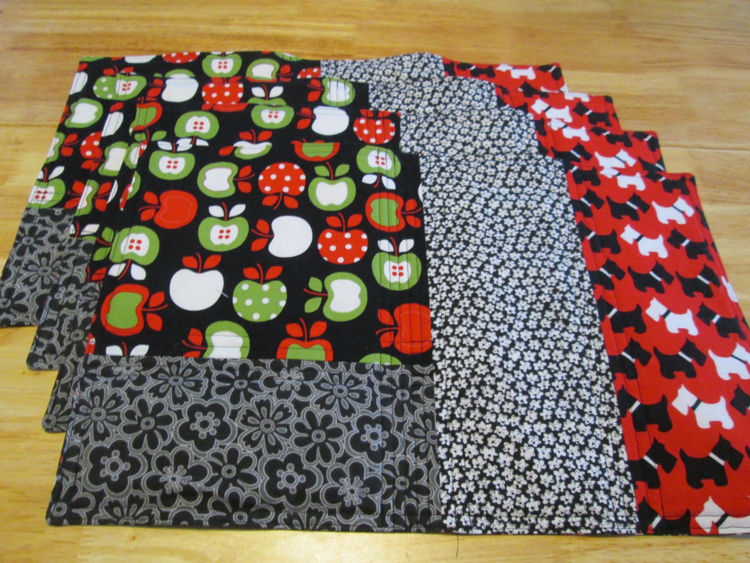 SALE Set of 4 Pieced and Quilted Placemats in Black, Red, White, and Green