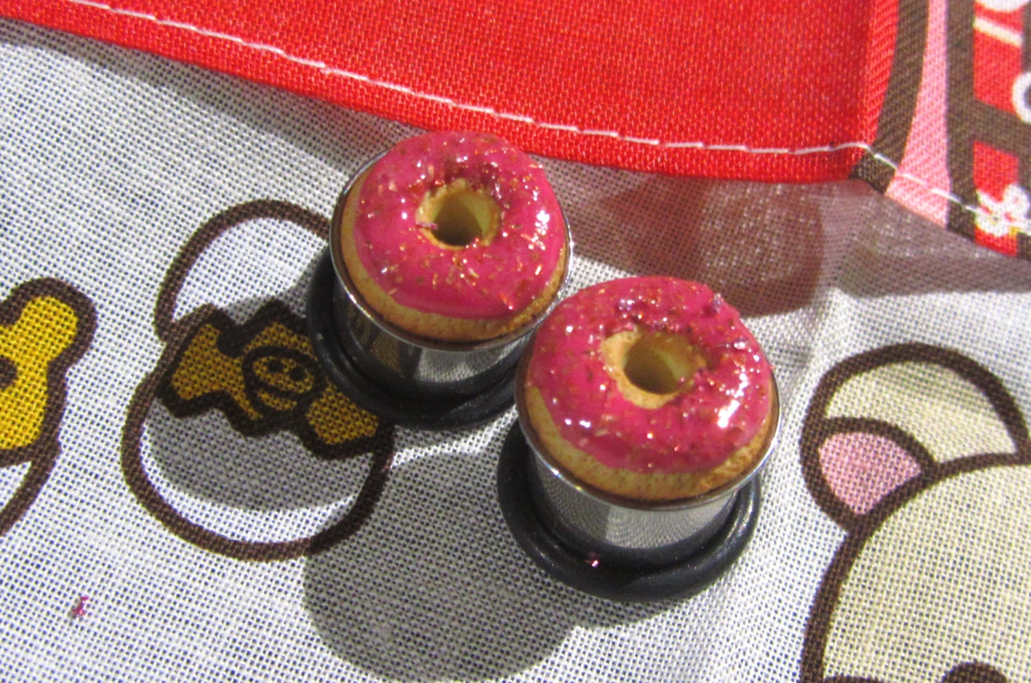 1/2" Donut Eyelets - Pixiedust Donut Plugs in Magenta