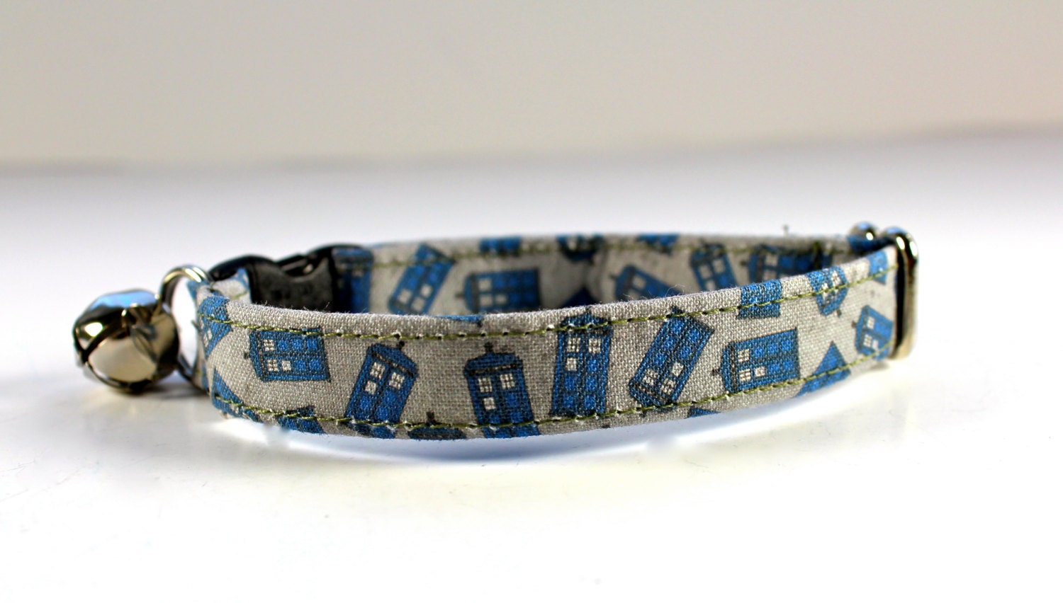 Doctor Who cat collar "Blue Tardis" on grey background