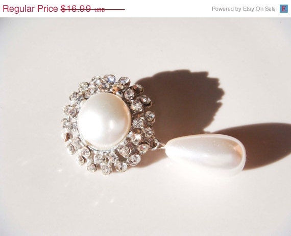 Summer Sale Vintage Silver Pearl Rhinestone Dangle Brooch Pin Scarf Pin