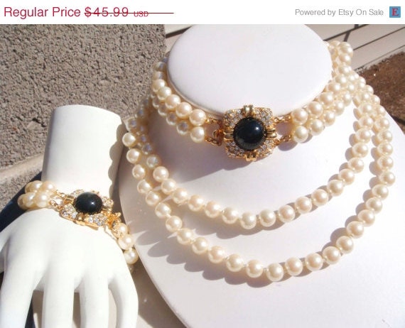 Summer Sale Vintage JOAN RIVERS Pearl double stranded Necklace Bracelet set
