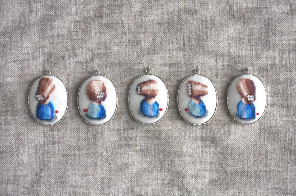 petit point mini picture / The five silent brothers