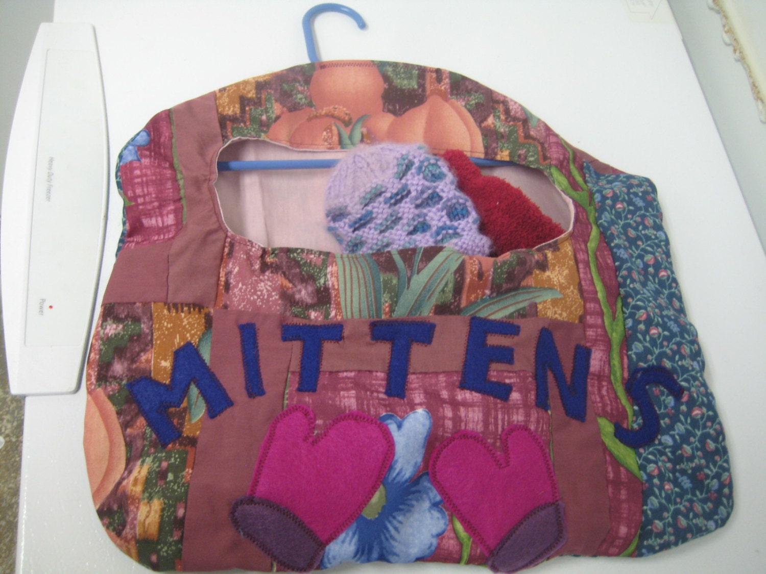 The Mittens Keeper (Floral Patchwork)
