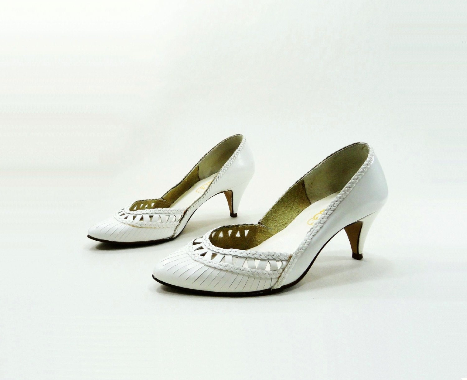 Vintage Perforated White Pump 1980s Cut Out Shoes Wedding Heel / 8