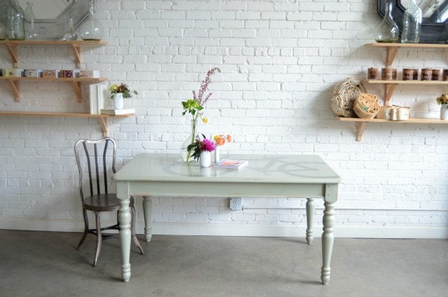 Gray Bicycle table named Petalia