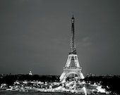 Paris photography - La tour Eiffel dans la nuit - 8x10 art print - cool gift for francophiles paris france night photography black and white