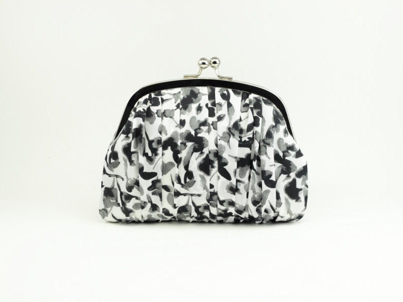 Bridesmaid Purse / Bridesmaid Gift / Monogam Clutch / Bridal Clutch (Petite Ruche Clutch : Fleur Noir)