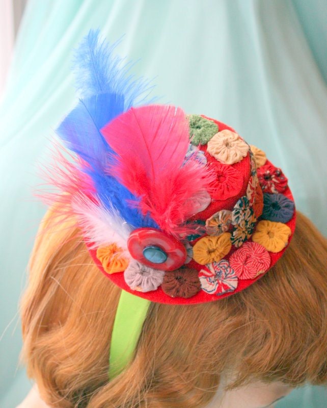 Charming Vintage Yoyo Button and Feathers Tophat Fascinator Headband