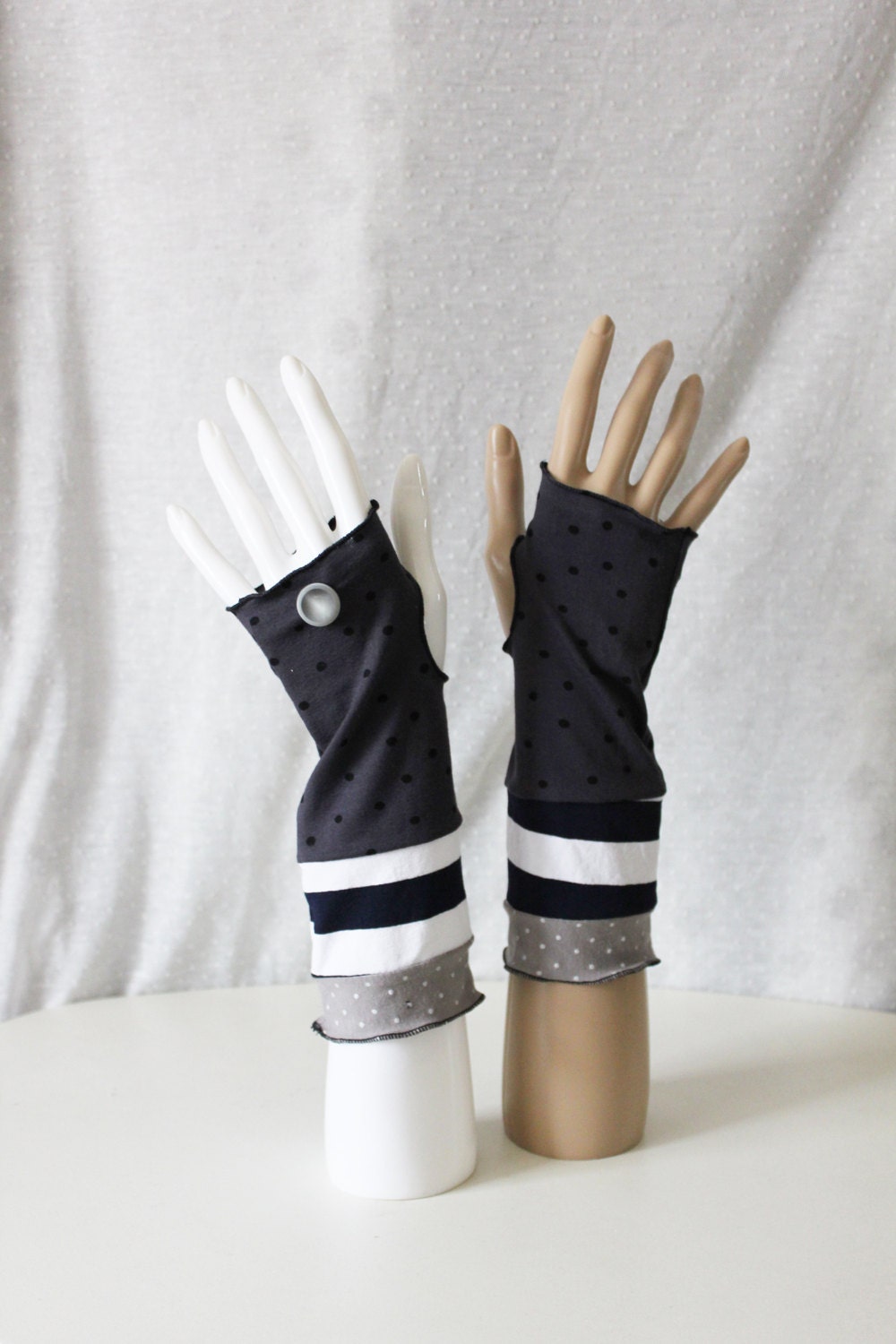 Mittens grey and black dots, blue marine and white stripes, grey and white dots