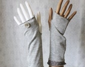 Mittens grey and white stripes, grey and white dots