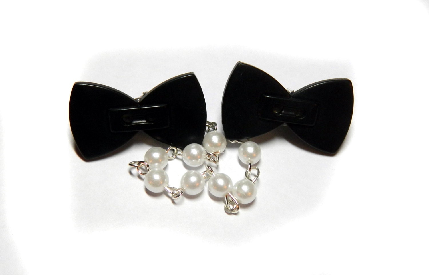 Black Bow Sweater Clip