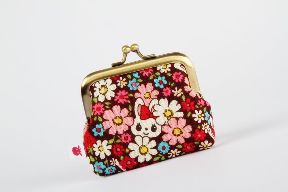 Deep mum - Little bunnies on pink flowers - metal frame purse