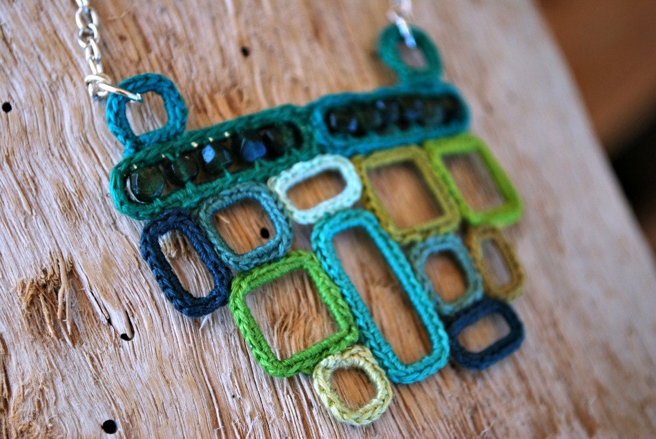 Geometric Squares Emerald Green Crochet Necklace. Mosaic.
