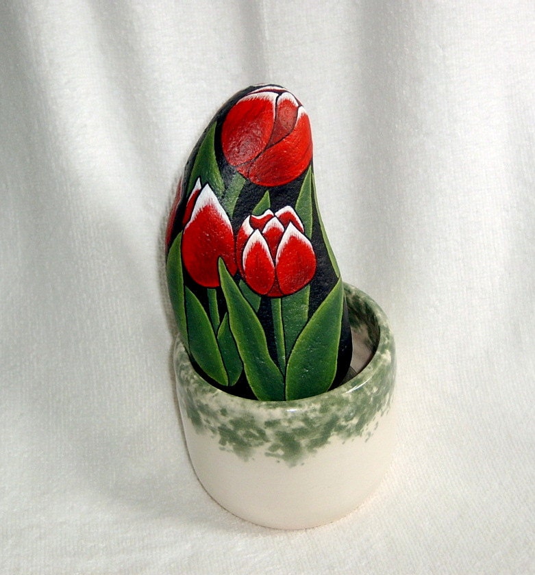 Tulip red summer garden decor, Dads garden, tableweight, napkin weight, patio container garden, hand painted rocks by Rockartiste on Etsy