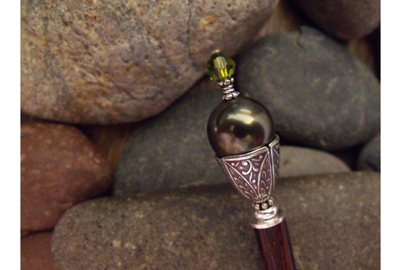 Verdant Earth Lothlorien Hairstick / Swarovski Pearl, Olivine Crystal / Hair Jewelry /