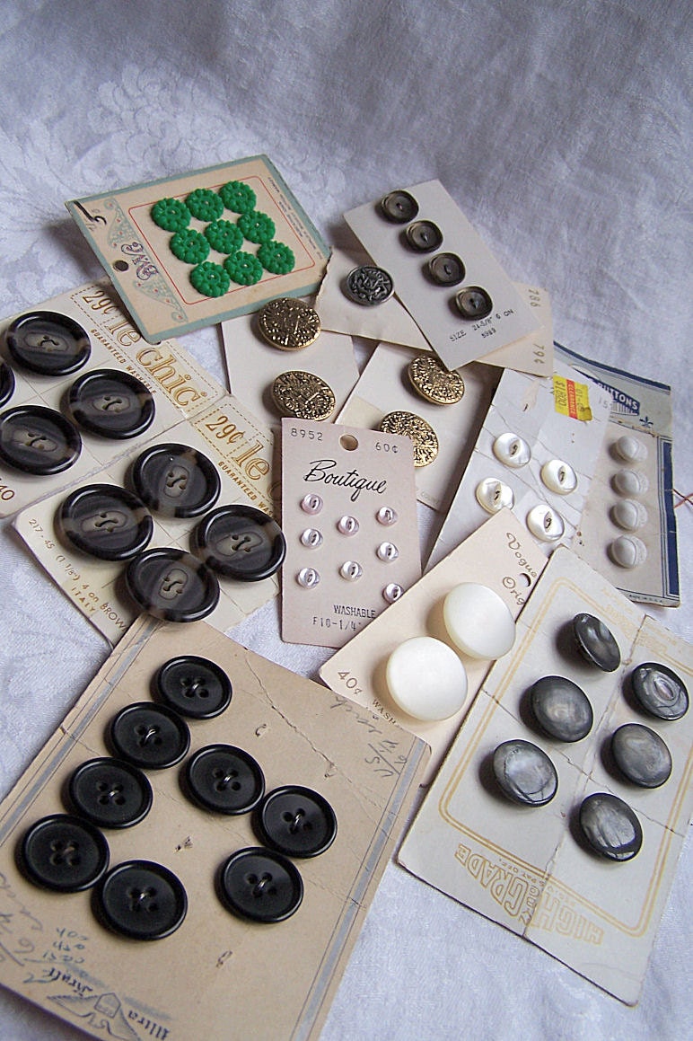 Lot of Vintage Buttons on Cards - Le Chic, Boutique, Vogue