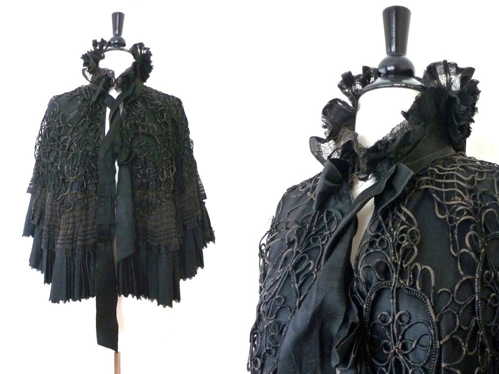 Victorian Mourning Cape // THE RAVEN // Antique 1890s Mantle