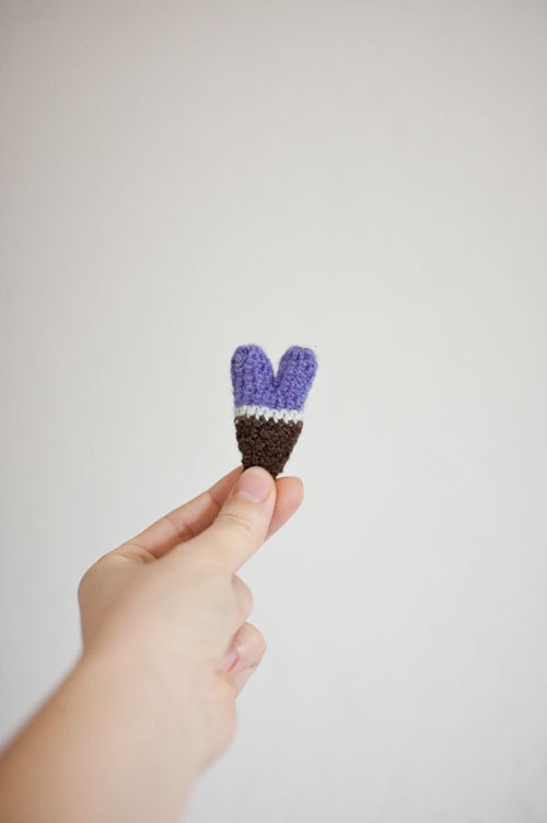 Crochet Heart Brooch - Playful Spring Jewelry - Violet Purple White Brown Chocolate Vintage Wool  - OOAK - Retro Spring Heart