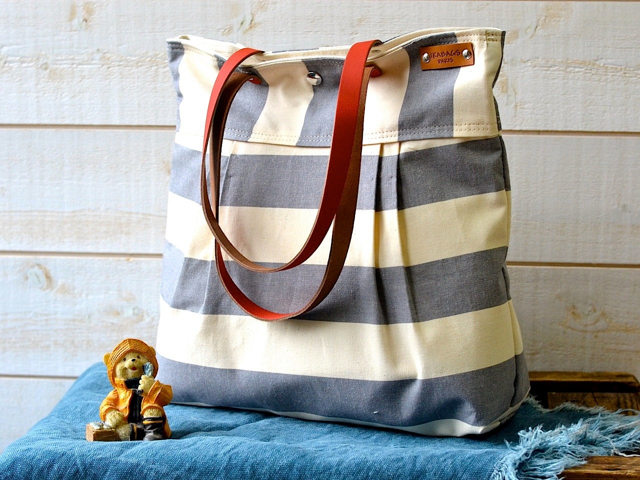 NEW 2013 WATERPROOF Diaper bag/Messenger bag / Beach tote STOCKHOLM Gray and ecru nautical stripe - 10 Pockets