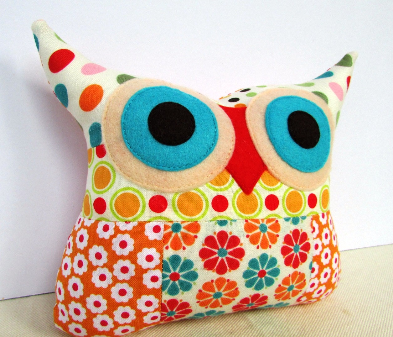 Patchwork/Pink/orange/ flower Polyfil Stuffed little owl pillow/decoration